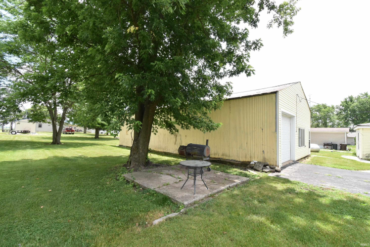 Listing Image 4