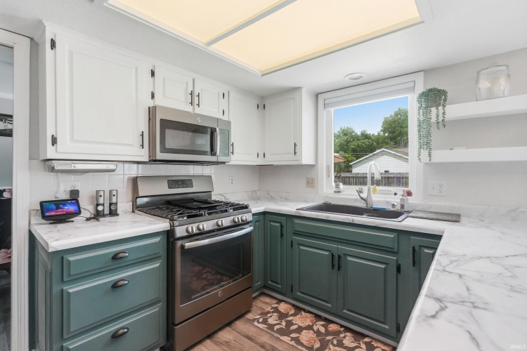 Listing Image 11