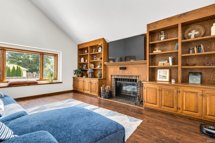 Listing Image 12