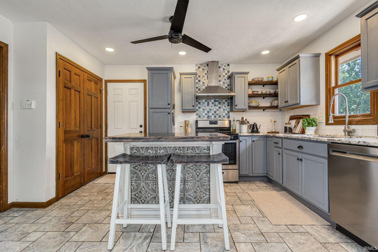 Listing Image 9