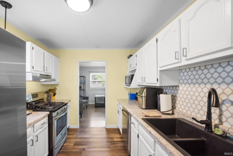 Listing Image 12