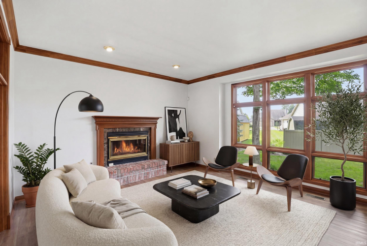 Listing Image 8