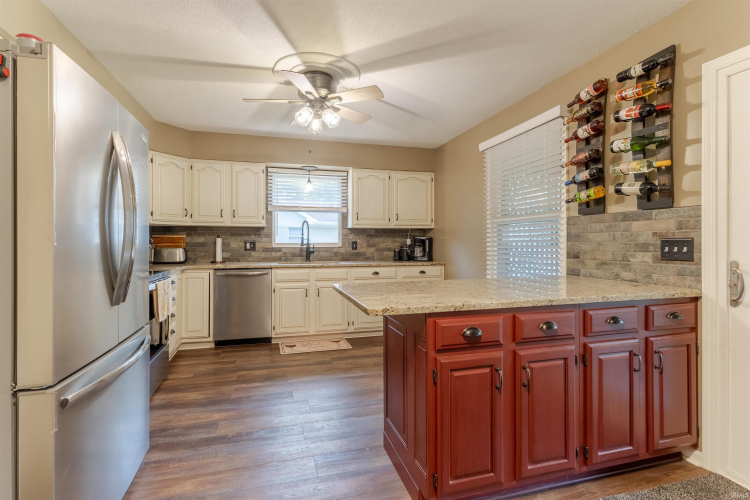 Listing Image 11