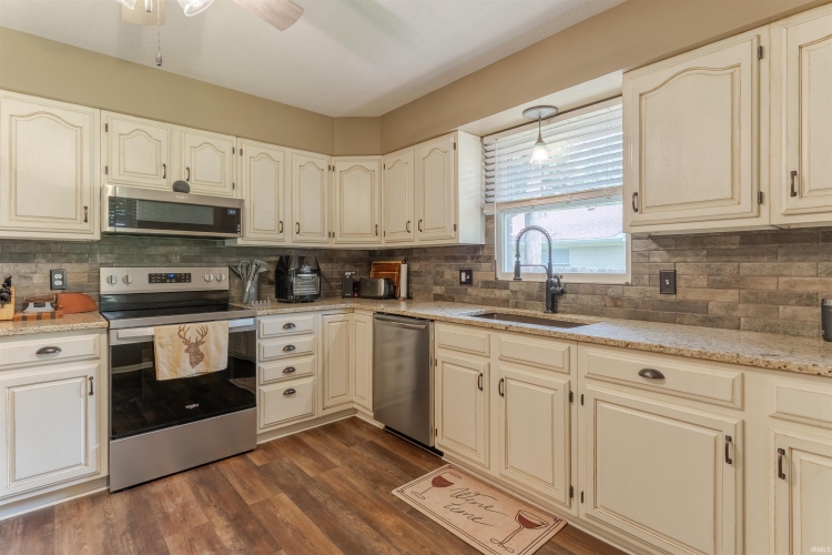 Listing Image 13