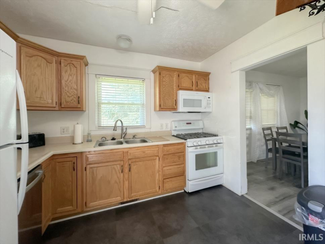 Listing Image 16