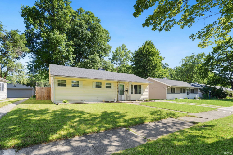 Listing Image 4