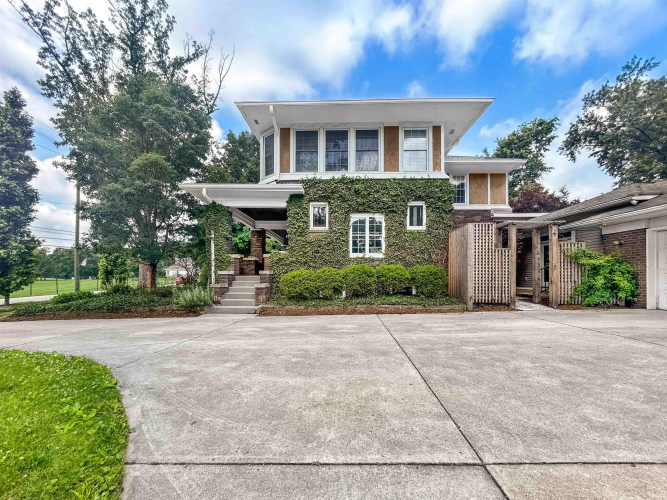 Listing Image 4