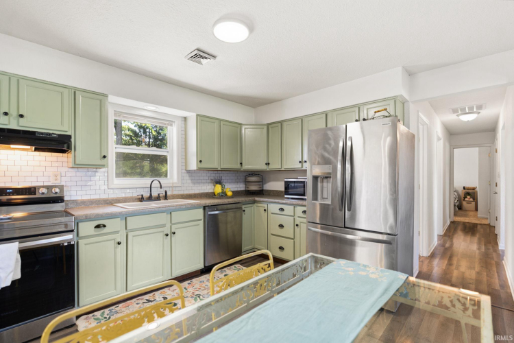 Listing Image 12