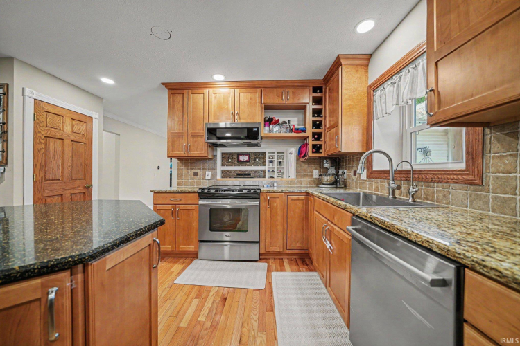 Listing Image 10