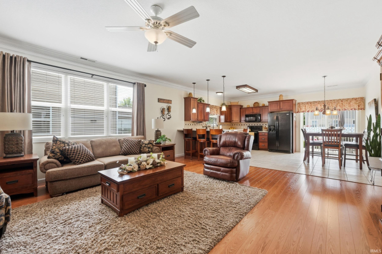 Listing Image 12