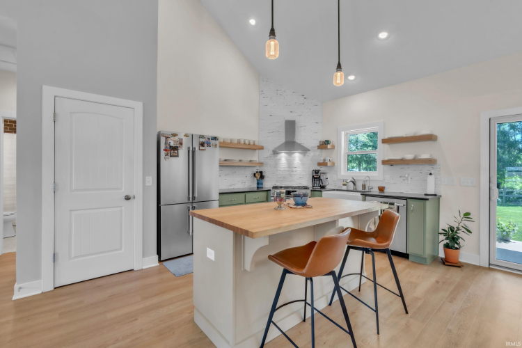 Listing Image 13