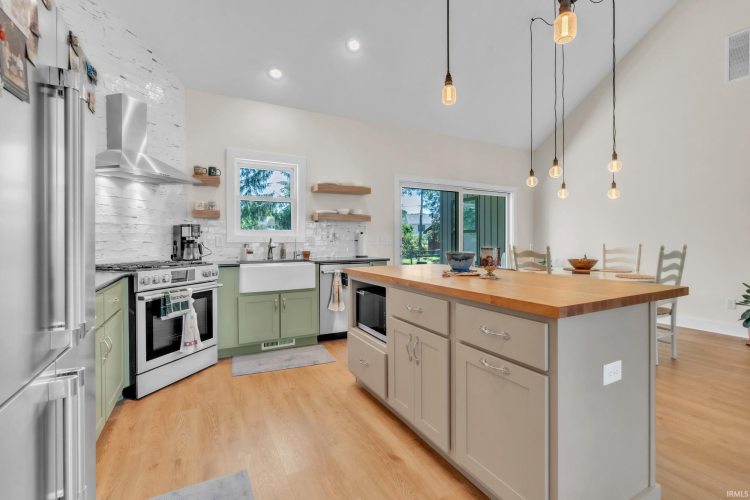 Listing Image 15