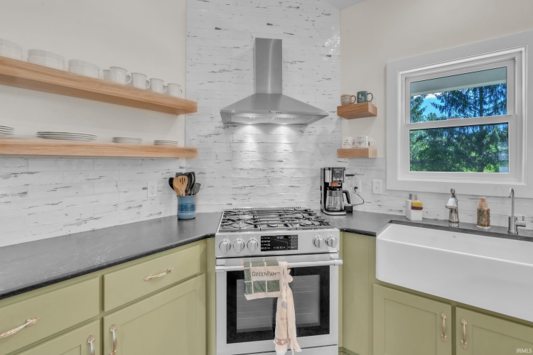 Listing Image 16