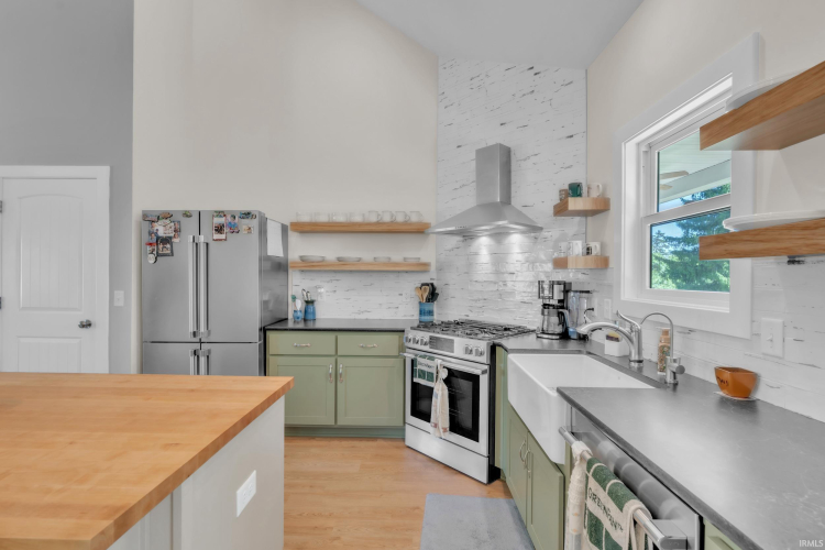 Listing Image 17