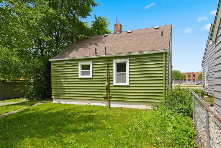 Listing Image 32