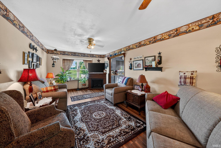 Listing Image 12