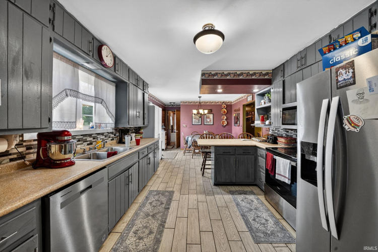 Listing Image 9