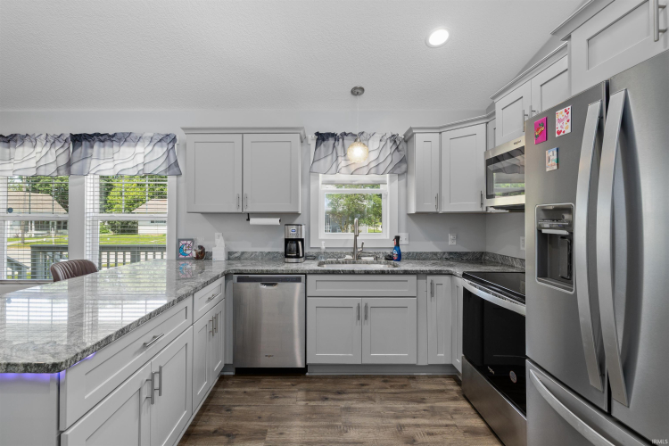 Listing Image 10
