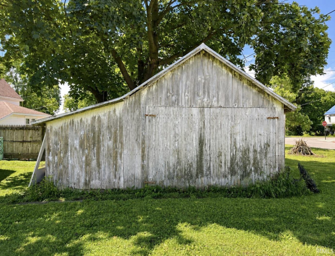 Listing Image 4