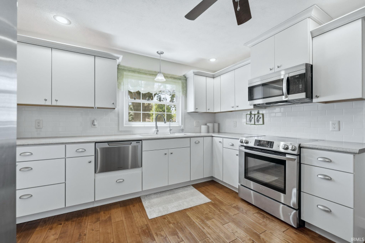 Listing Image 18