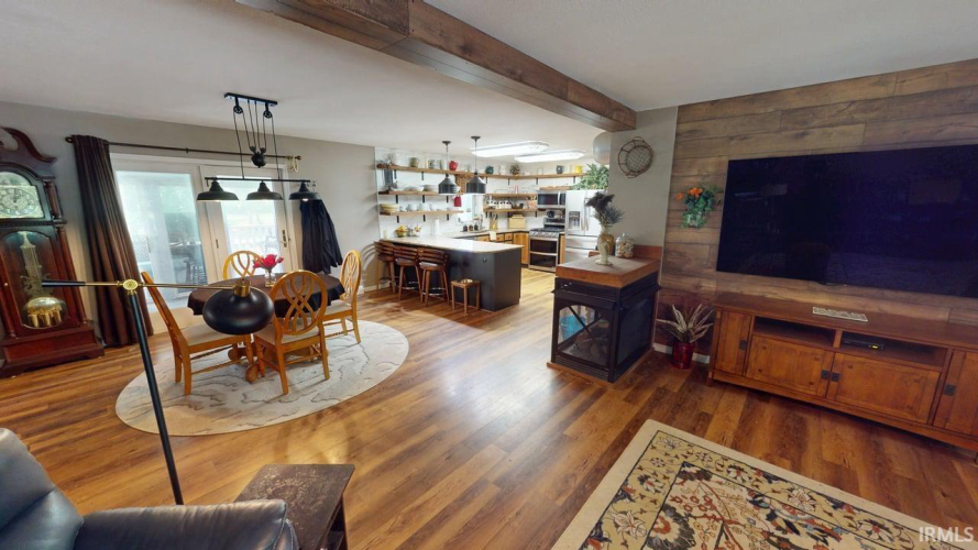 Listing Image 12