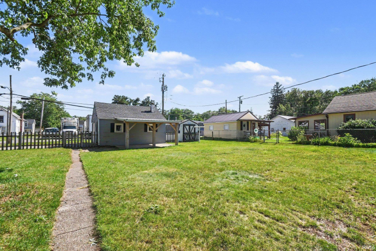 Listing Image 12