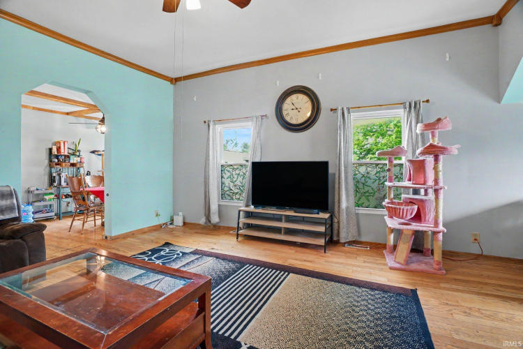 Listing Image 5