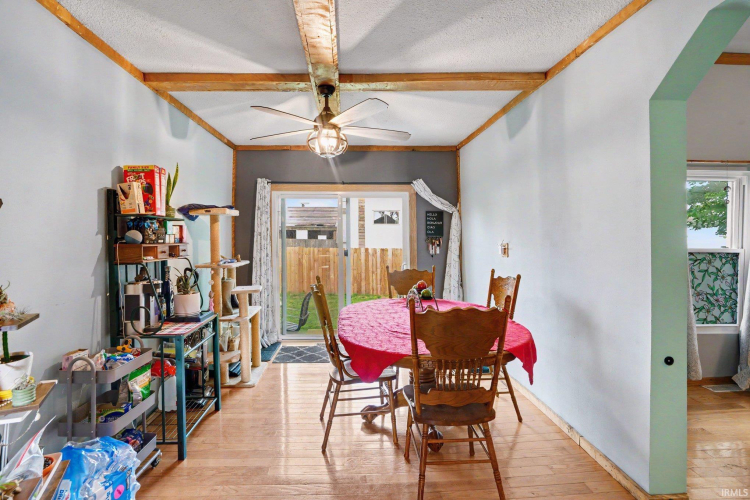 Listing Image 8