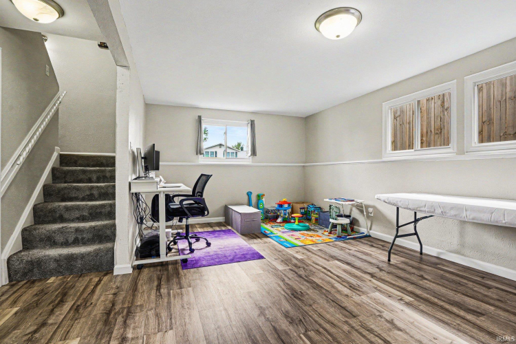Listing Image 11