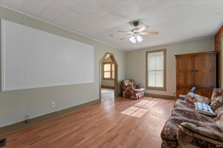 Listing Image 8