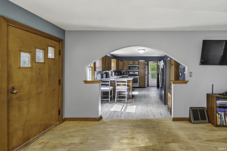 Listing Image 11