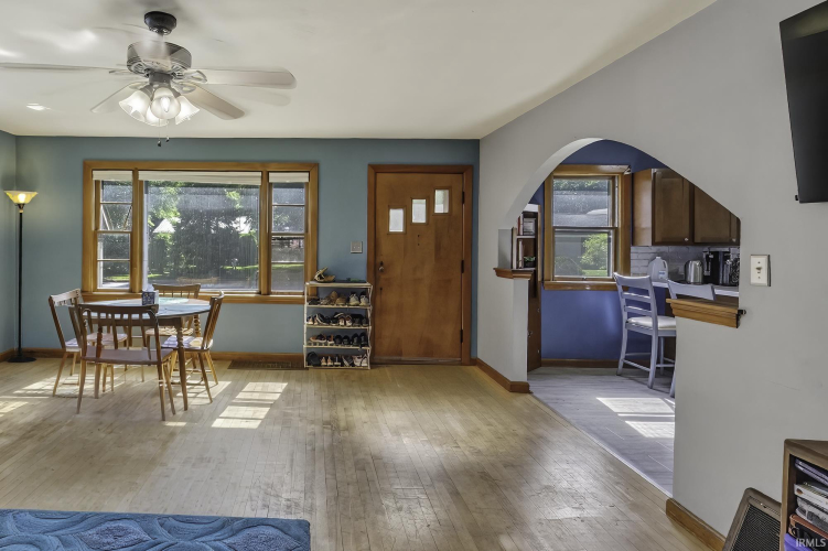 Listing Image 12