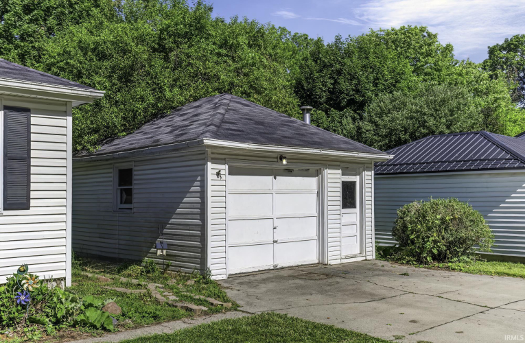Listing Image 5