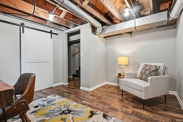 Listing Image 9