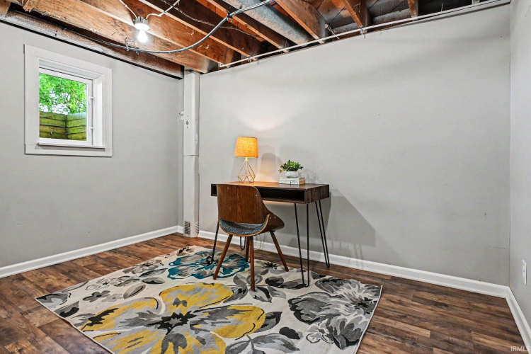 Listing Image 10