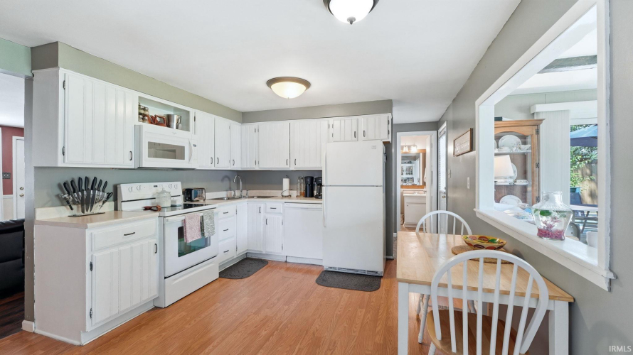 Listing Image 11
