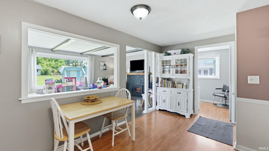 Listing Image 12