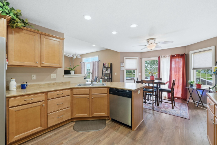 Listing Image 15