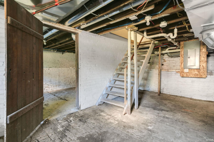 Listing Image 32