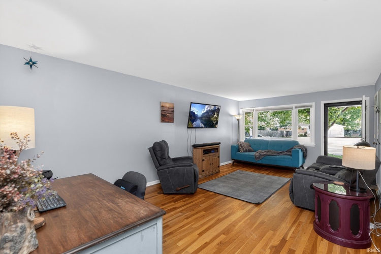 Listing Image 5