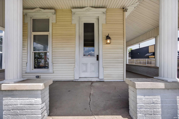 Listing Image 4