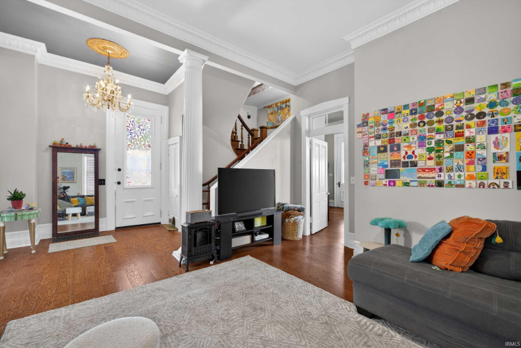 Listing Image 7