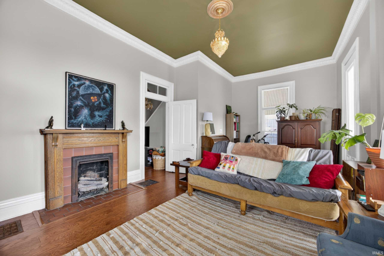 Listing Image 10