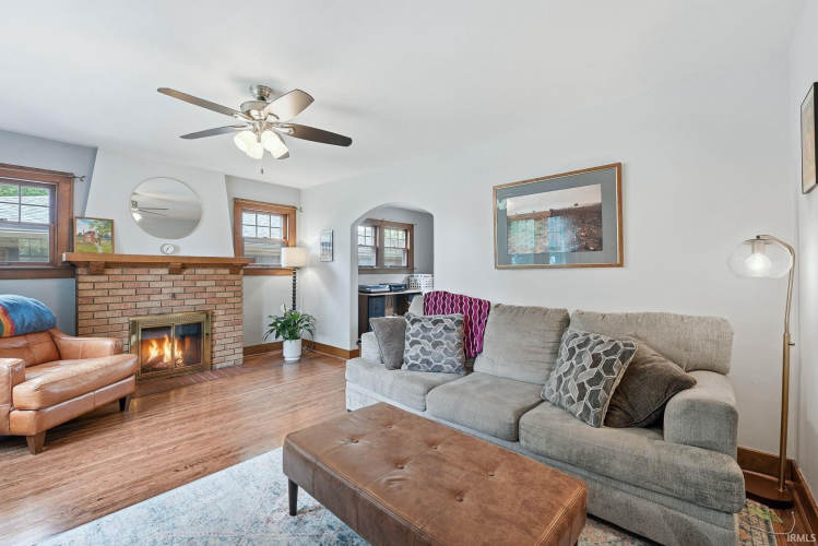 Listing Image 11