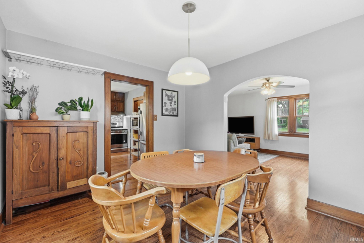Listing Image 12