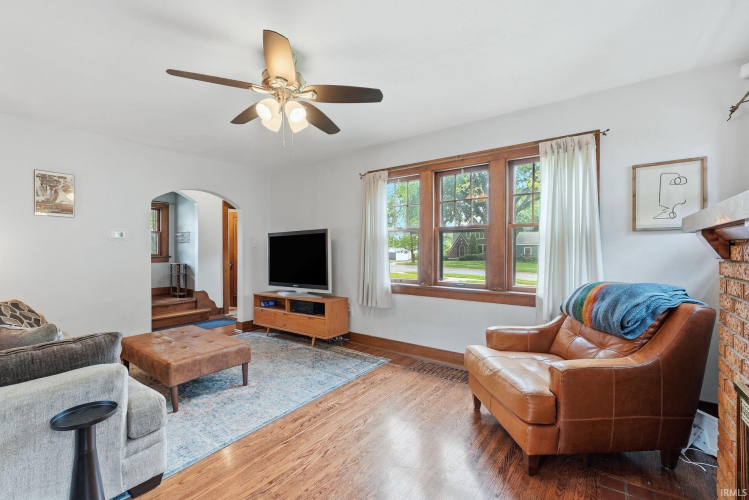 Listing Image 8
