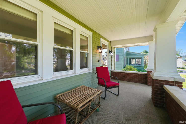 Listing Image 4