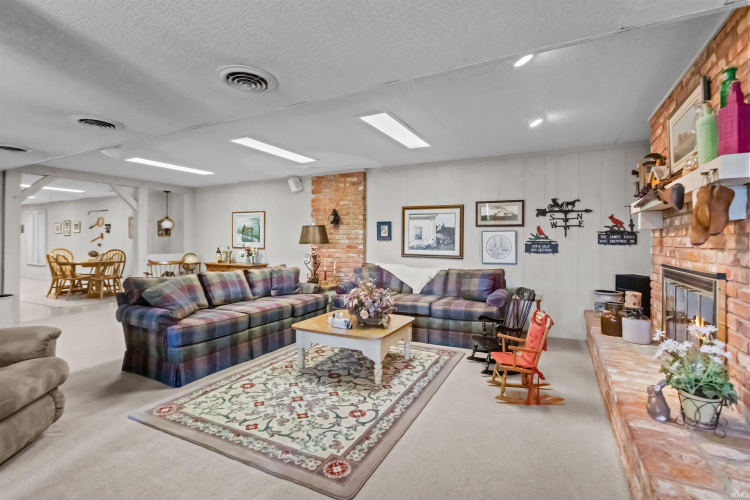 Listing Image 40
