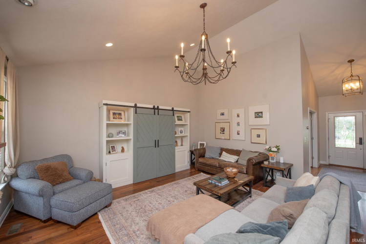 Listing Image 11
