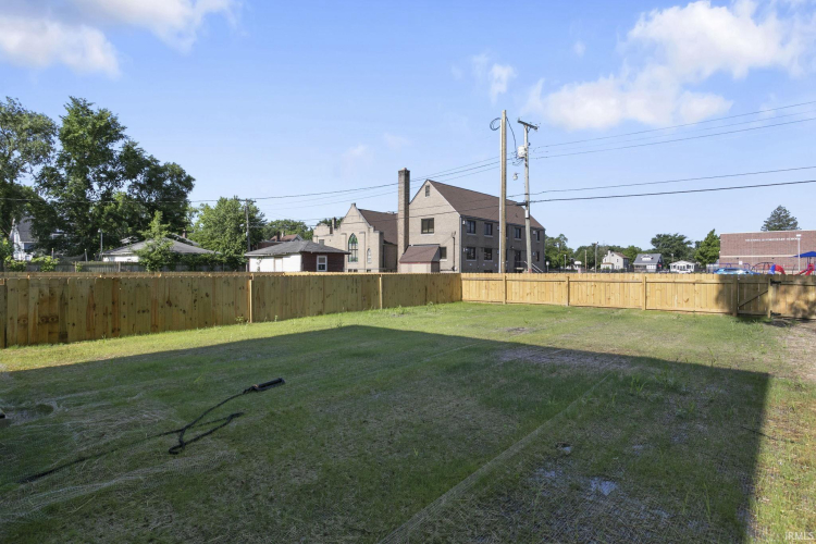 Listing Image 40